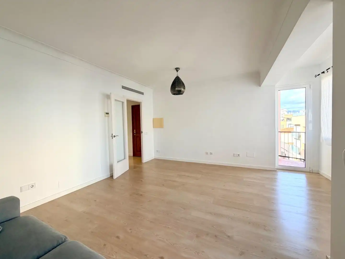 Living room of Flat for rent in  Palma de Mallorca  with Air Conditioner, Heating and Parquet flooring