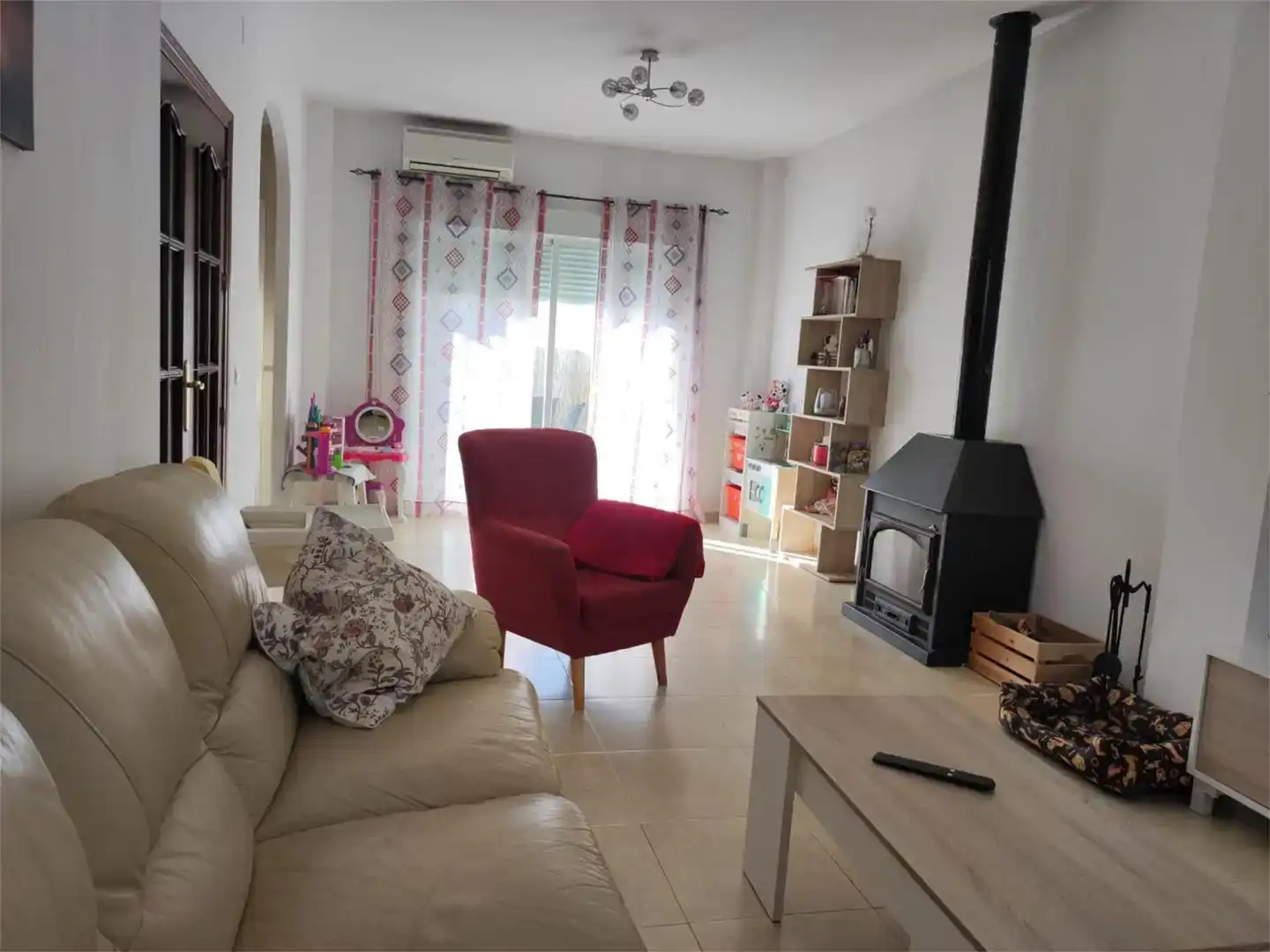 Sala de estar de Dúplex en venta en Aguadulce (Sevilla) con Aire acondicionado, Amueblado y Balcón