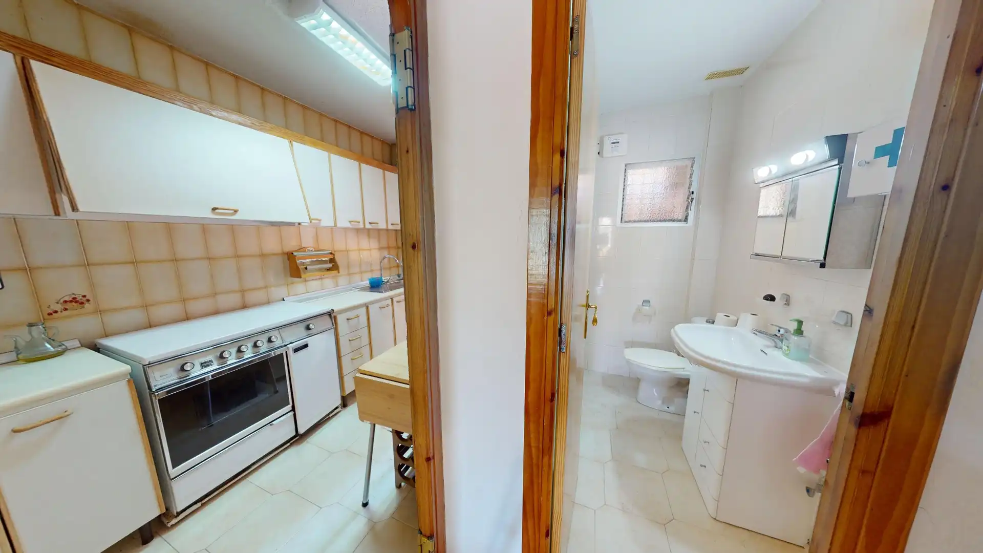 Cuina de Casa o xalet en venda en Los Alcázares amb Aire condicionat, Terrassa i Moblat