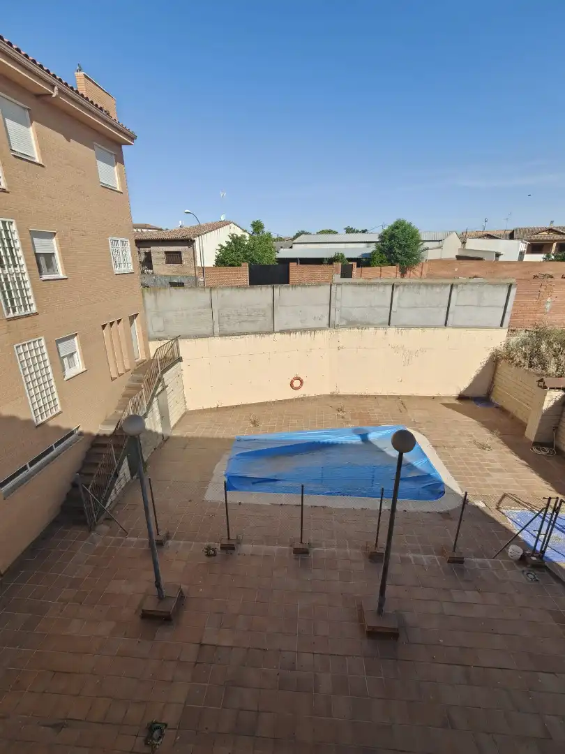 Piscina de Piso en venta en Camarena con Terraza, Trastero y Piscina comunitaria