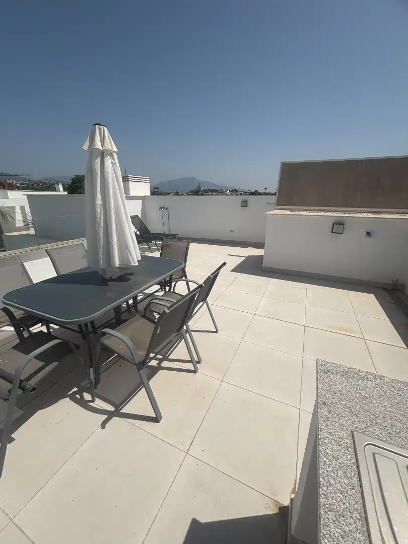Terrassa de Casa adosada en venda en Estepona amb Aire condicionat, Calefacció i Jardí privat