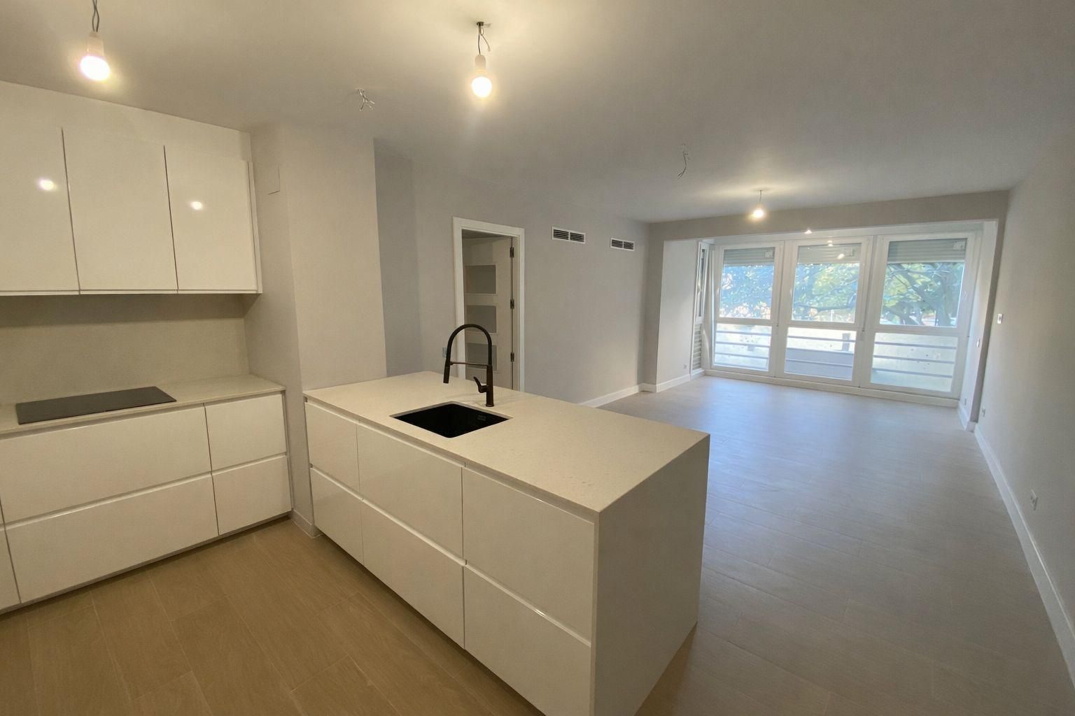 Cocina de Piso de alquiler en  Sevilla Capital con Aire acondicionado, Jardín privado y Terraza