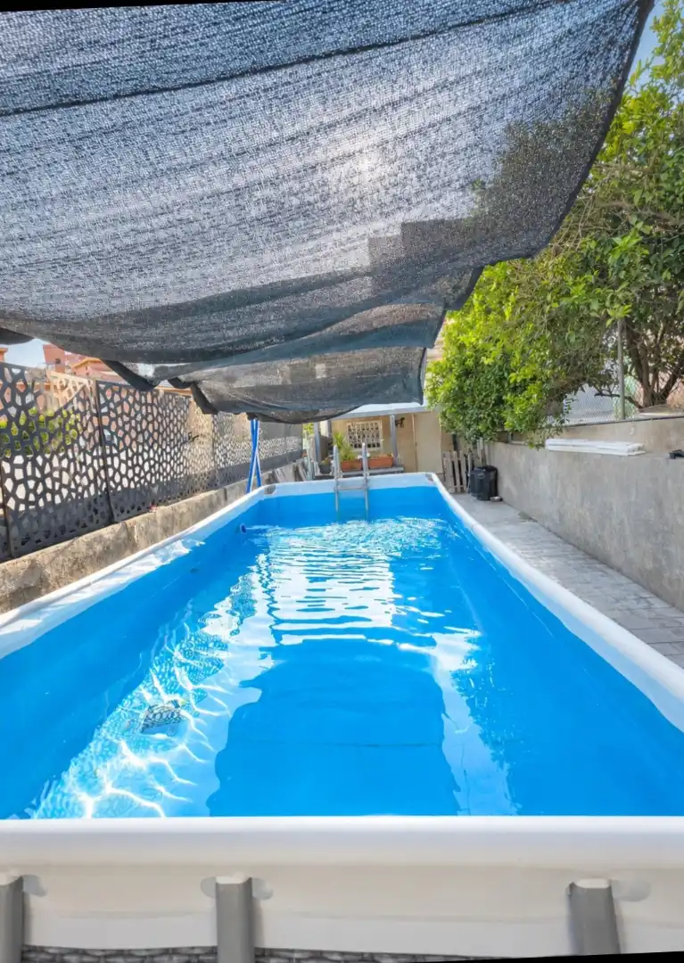 Piscina de Casa o xalet en venda en Santa Coloma de Gramenet amb Aire condicionat, Calefacció i Jardí privat