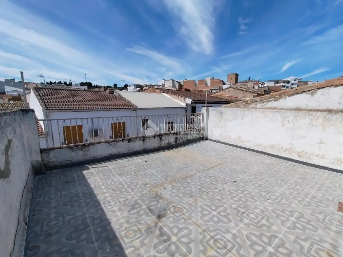 Semi-detached house for sale in Mengíbar