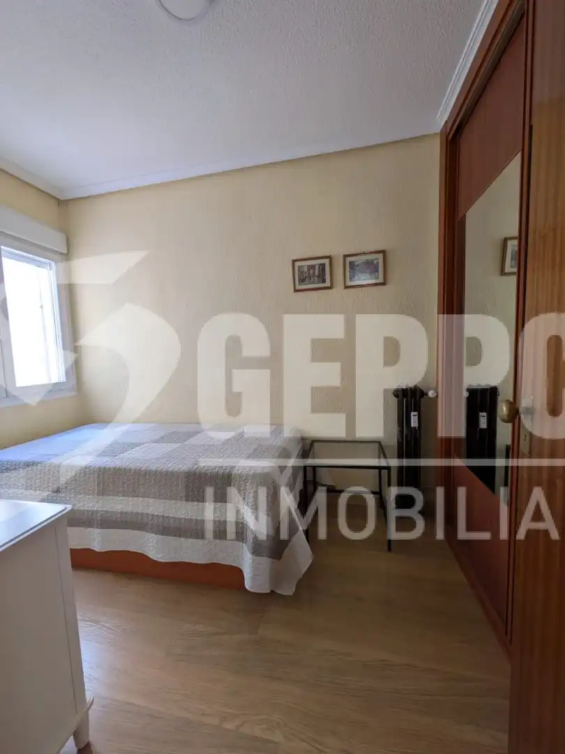 Schlafzimmer von Wohnung zur Miete in Madrid mit Klimaanlage, Heizung und Möbliert