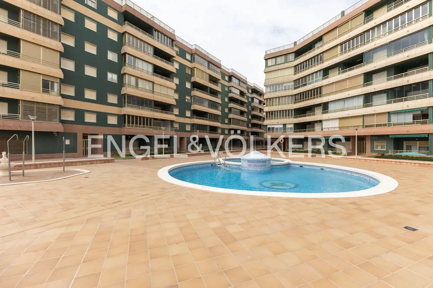 Swimming pool of Flat for sale in Sueca  with Air Conditioner, Heating and Terrace