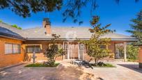 Vista exterior de Casa o xalet en venda en San Agustín del Guadalix amb Aire condicionat, Terrassa i Piscina