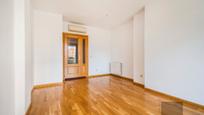 Bedroom of Flat for sale in  Madrid Capital  with Air Conditioner, Heating and Private garden