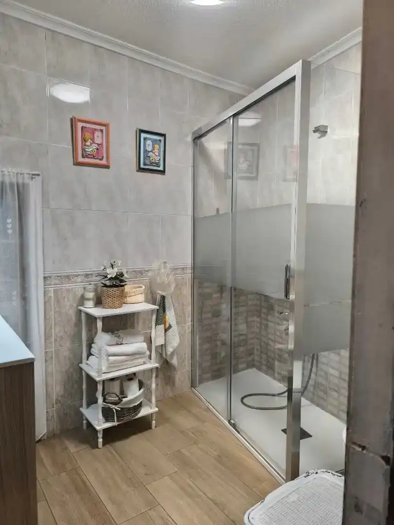 Bany de Casa adosada en venda en Baltanás amb Parquet, Traster i Moblat