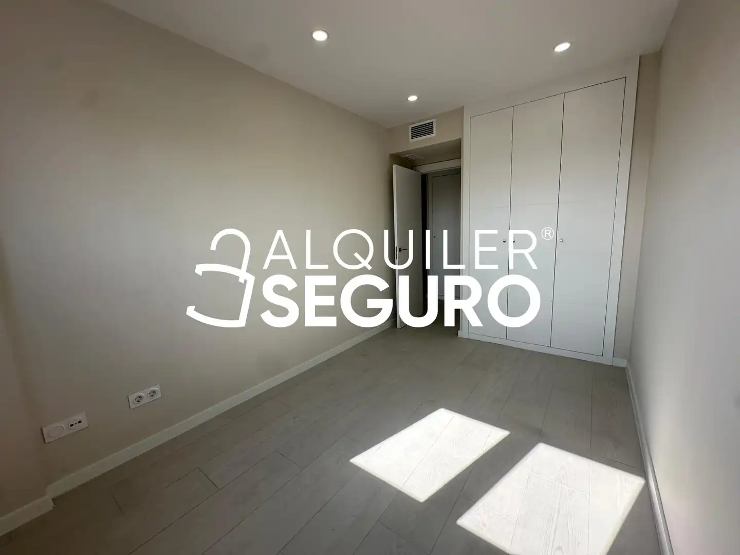 Habitación de Piso de alquiler en Valencia con Aire acondicionado, Terraza y Trastero