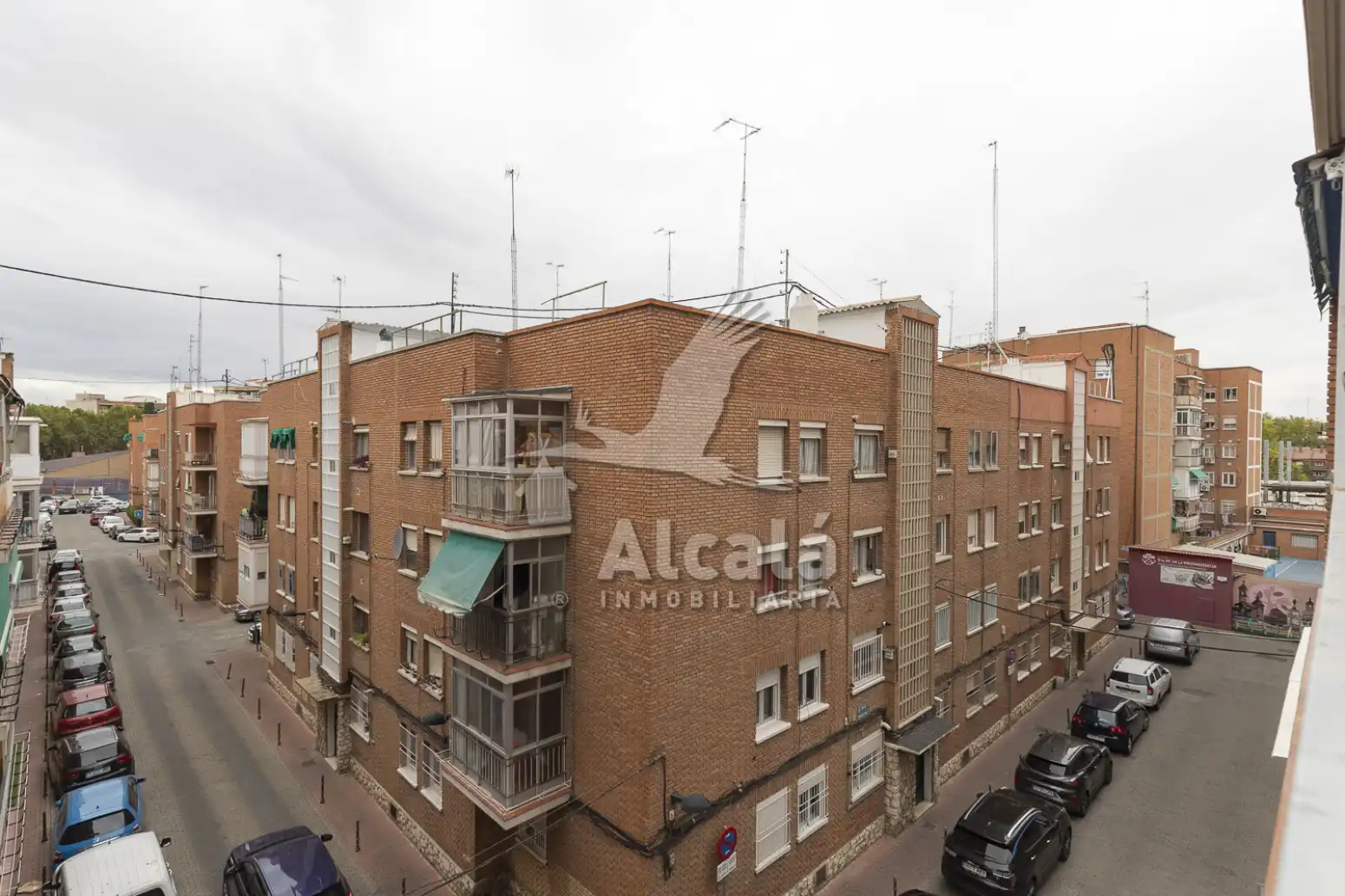 Vista exterior de Piso en venta en Alcalá de Henares con Calefacción, Parquet y Terraza