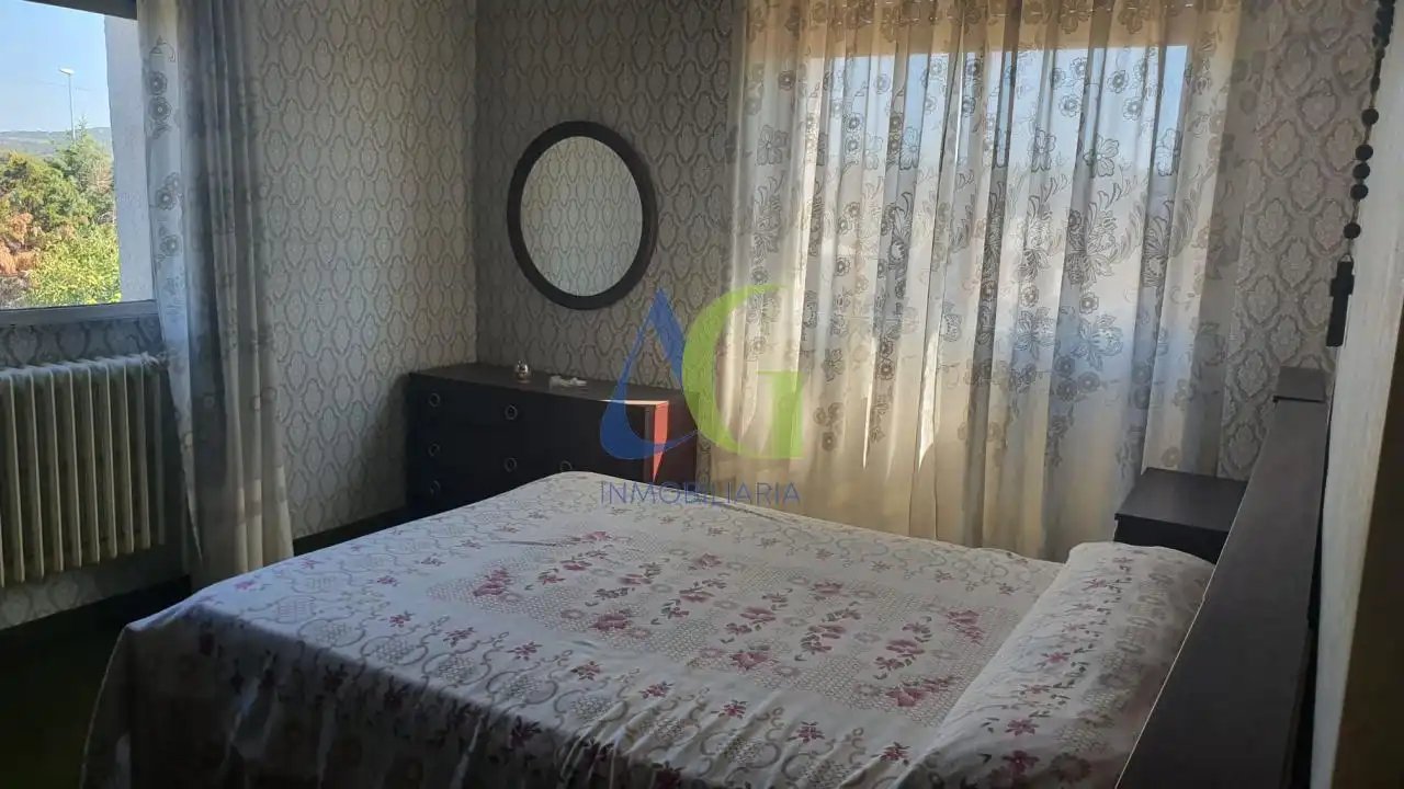 Dormitori de Casa o xalet en venda en León Capital  amb Calefacció, Jardí privat i Terrassa