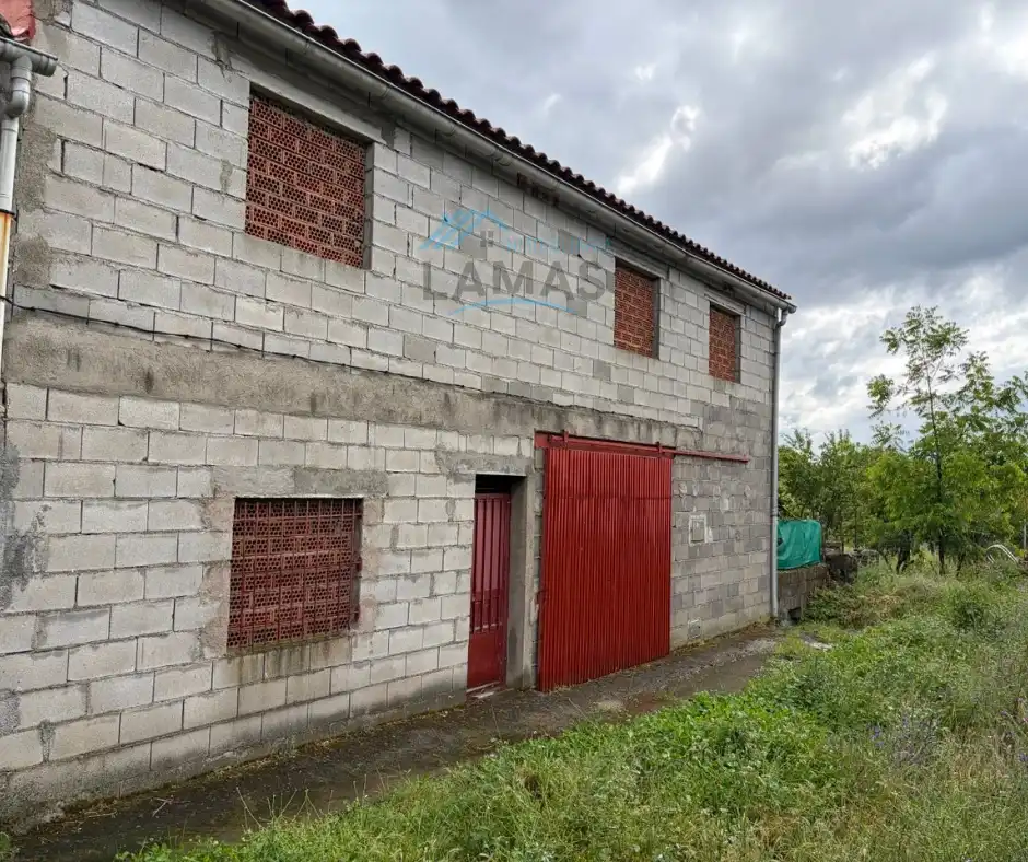 Exterior view of Industrial buildings for sale in Losar de la Vera