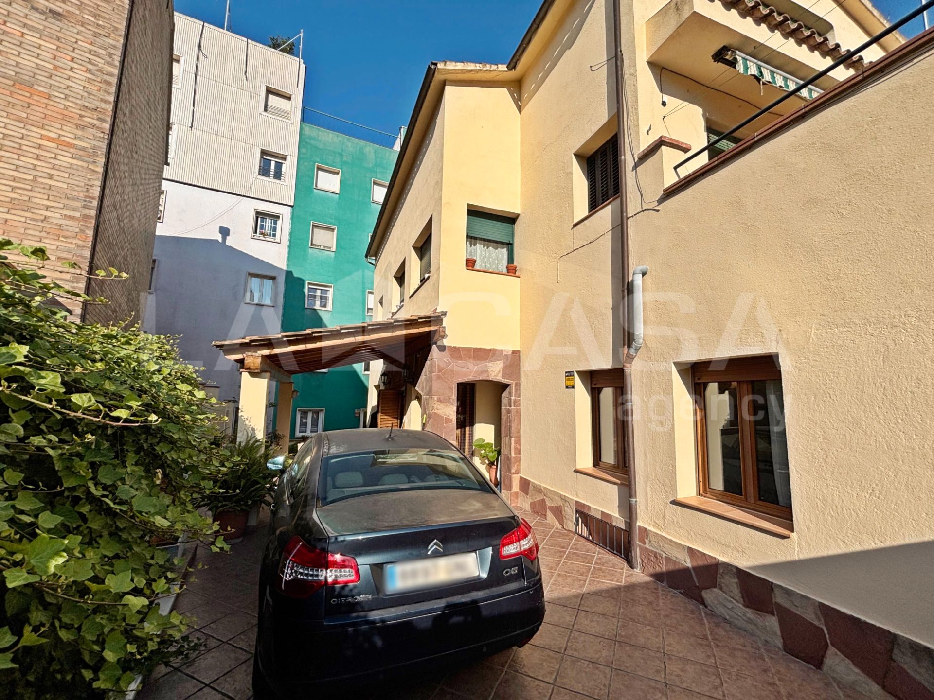 Vista exterior de Planta baixa en venda en Granollers amb Calefacció, Jardí privat i Traster
