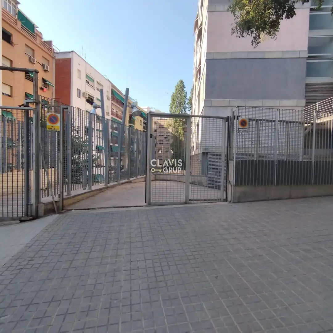 Individual con ascensor en venta en Nou Barris, imagen 2