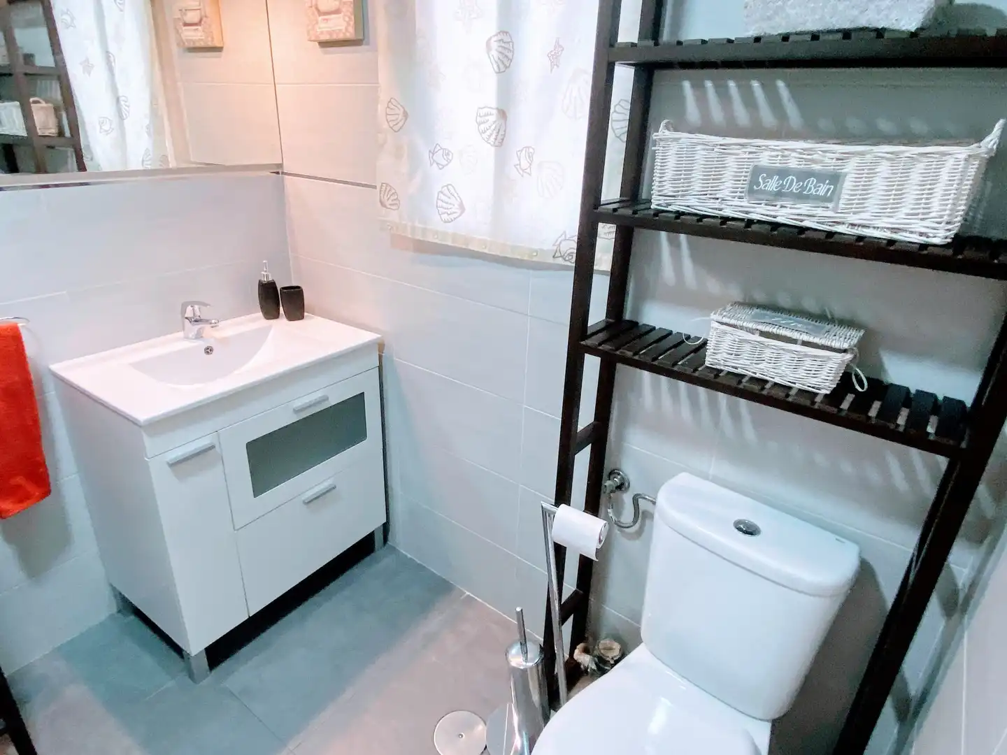 Bathroom of Flat for rent in Madrid  with Air Conditioner, Furnished and Balcony