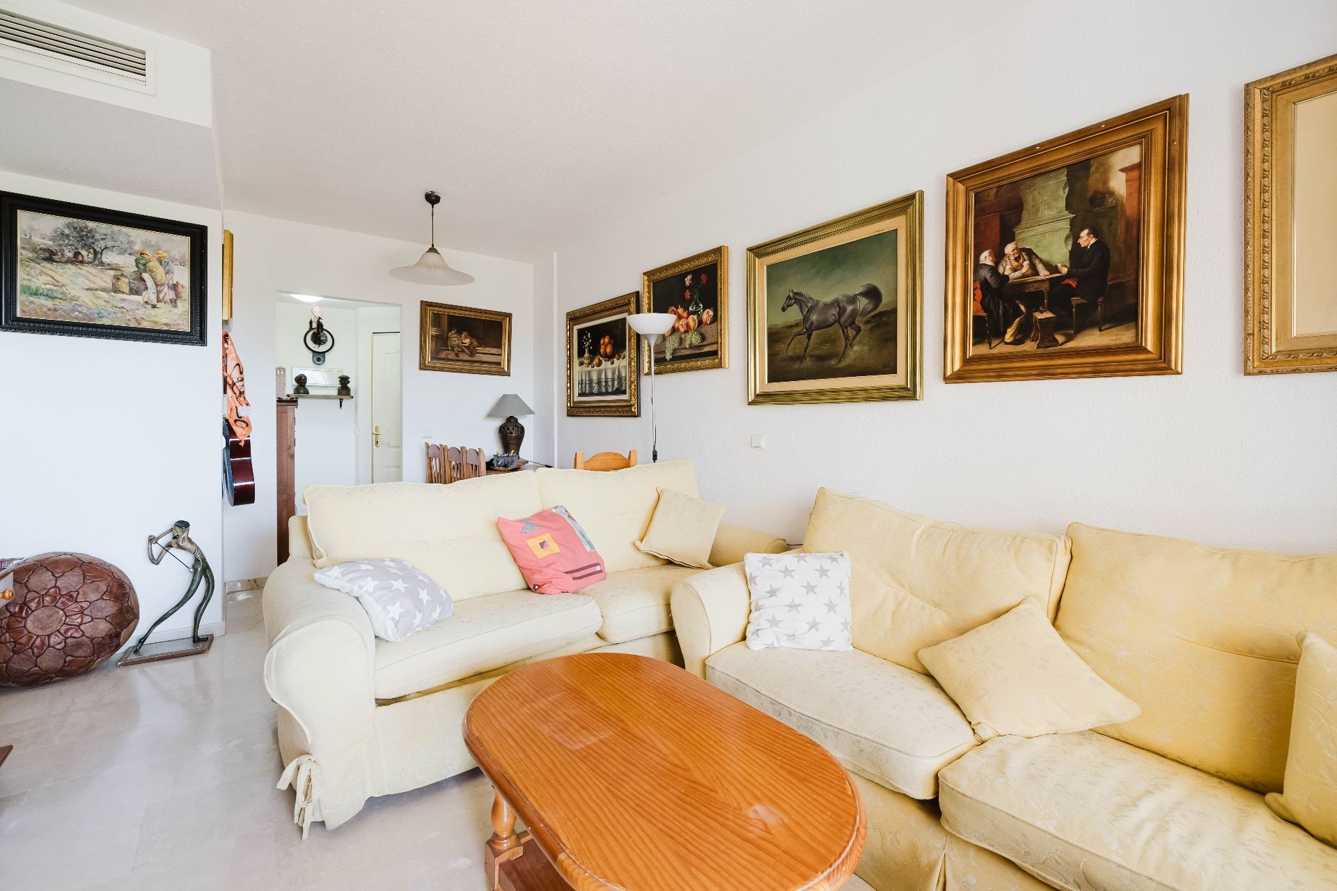 Living room of Flat for sale in Mijas  with Air Conditioner, Private garden and Furnished