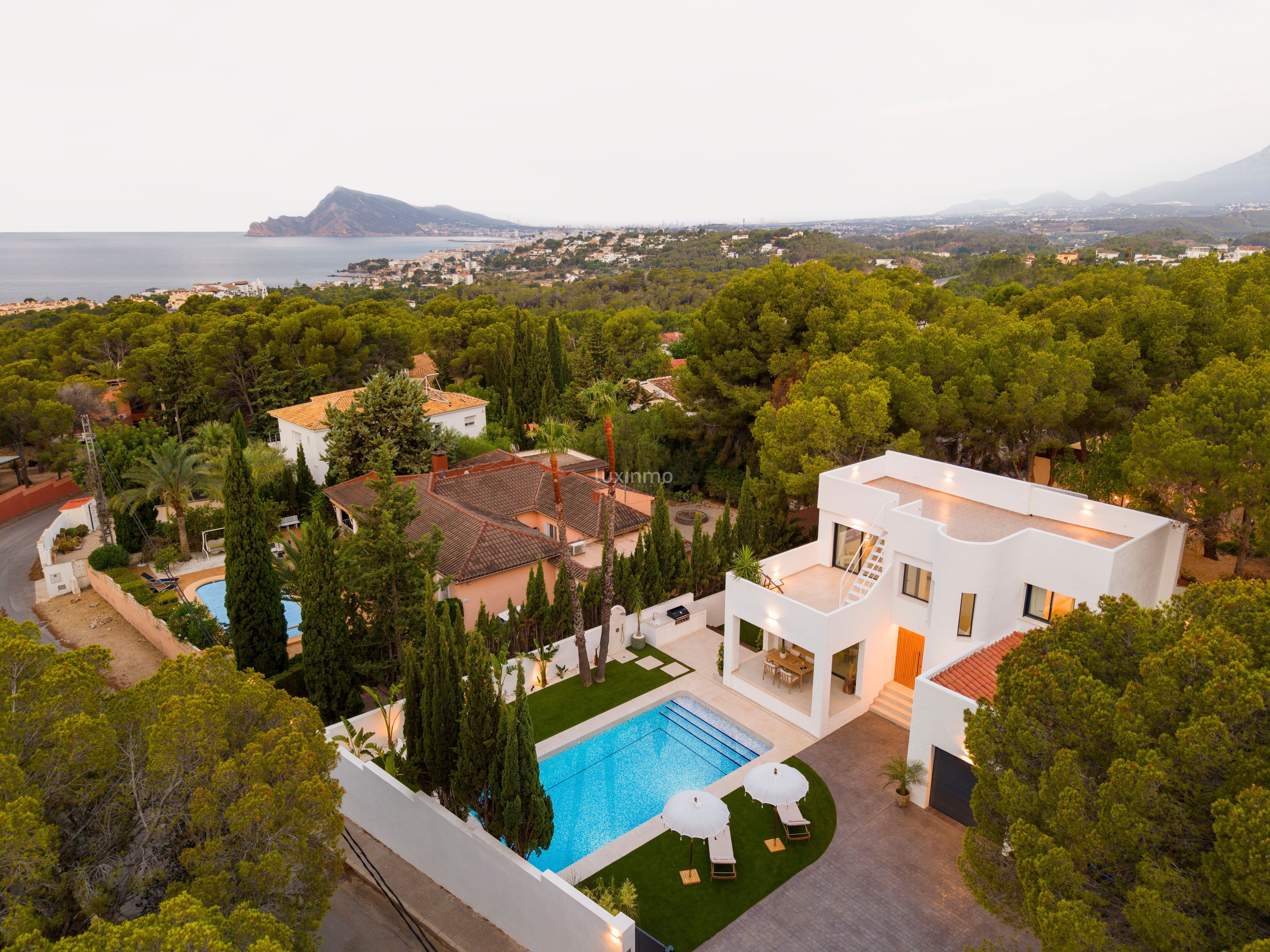 Vista exterior de Casa o xalet en venda en Altea amb Aire condicionat, Terrassa i Traster