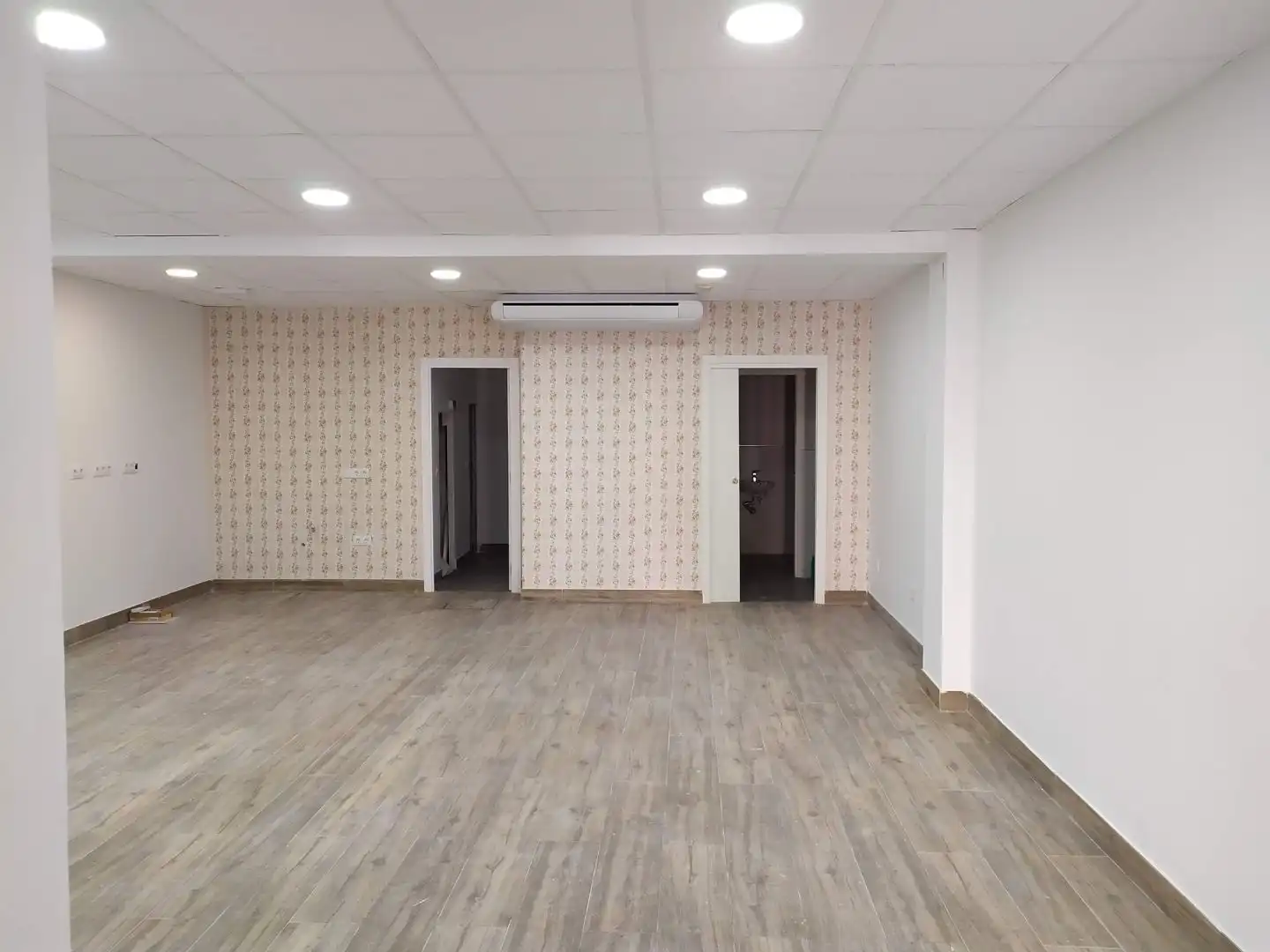 Commercial properties for rent in Sevilla  with Air Conditioner
