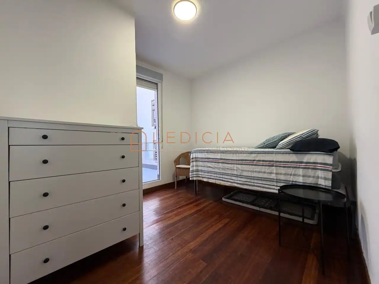 Habitación de Casa o chalet de alquiler en Cangas  con Calefacción, Jardín privado y Parquet