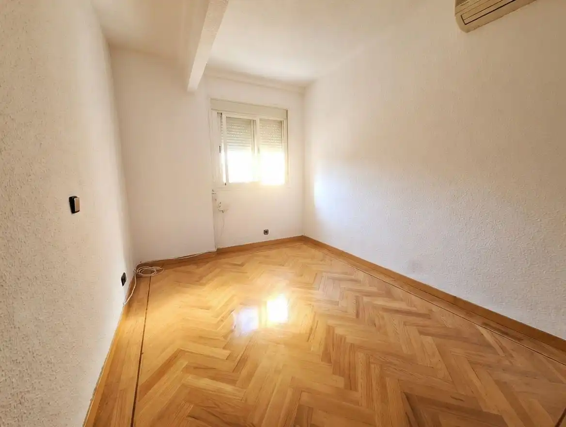 Dormitori de Pis en venda en Móstoles amb Aire condicionat, Parquet i Forn