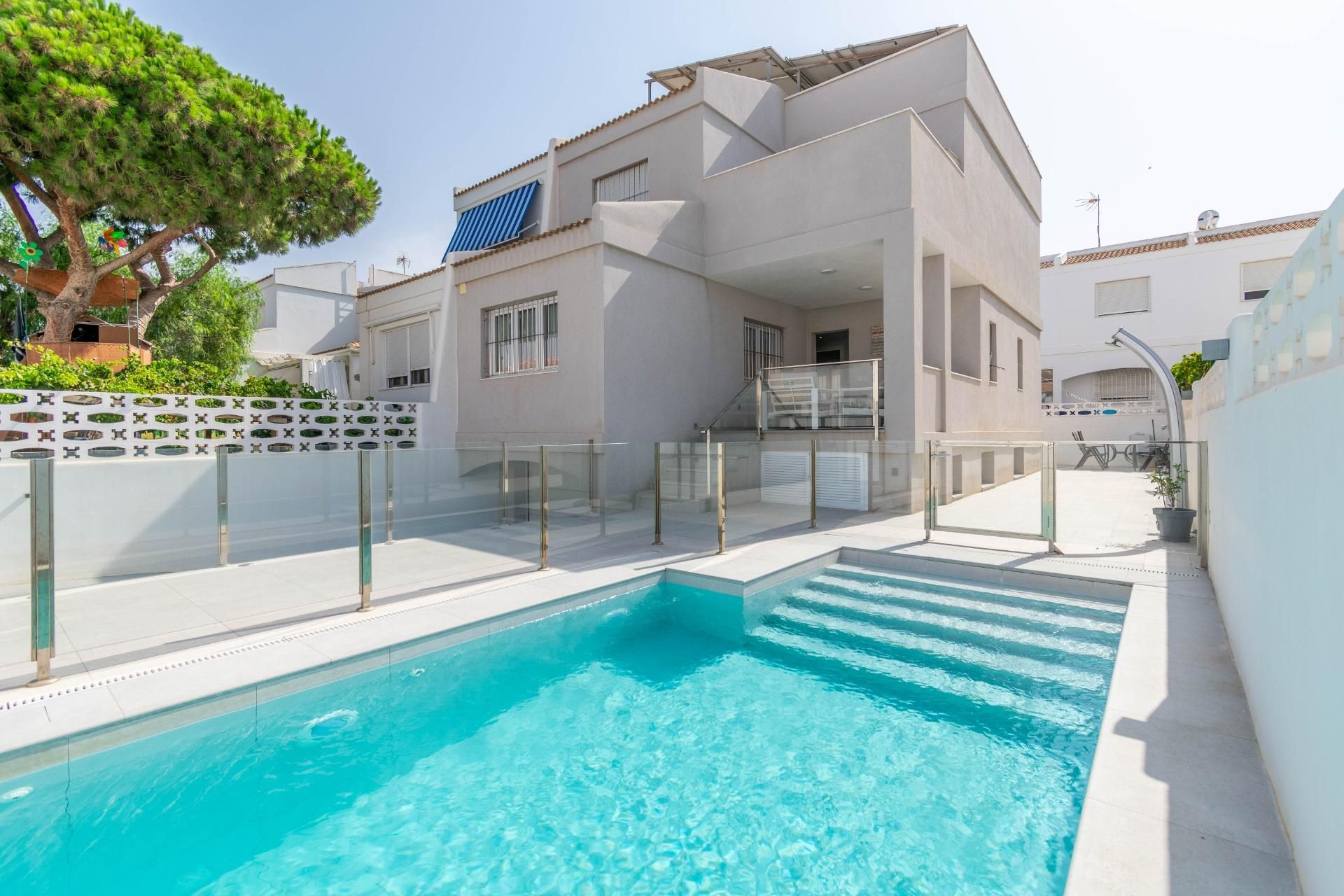Swimming pool of House or chalet for sale in  Almería Capital