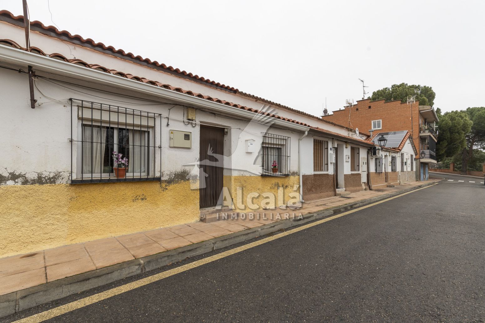 Vista exterior de Casa adosada en venta en Meco con Jardín privado