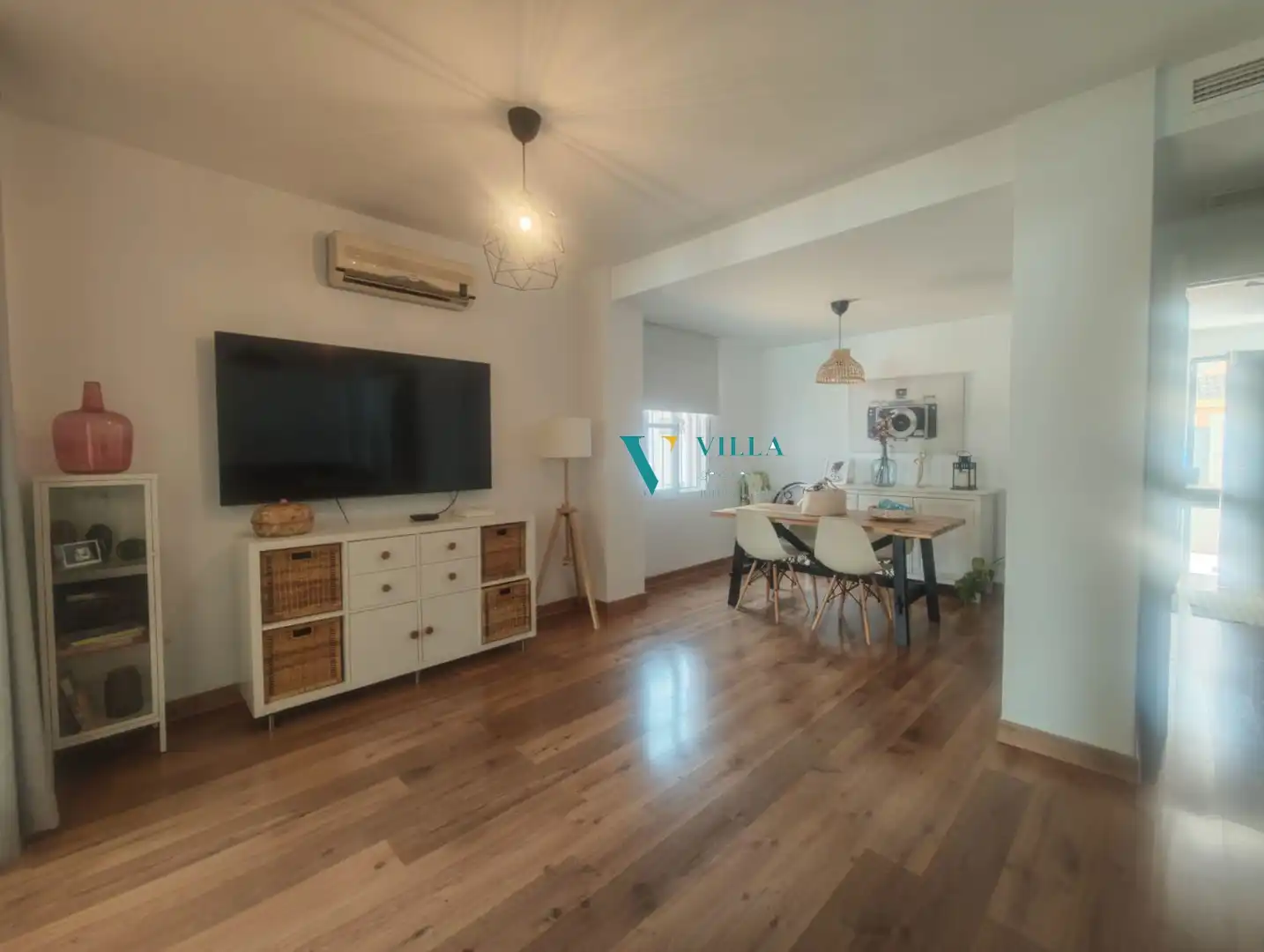 Sala d'estar de Casa o xalet en venda en Alcalá de Guadaira amb Aire condicionat