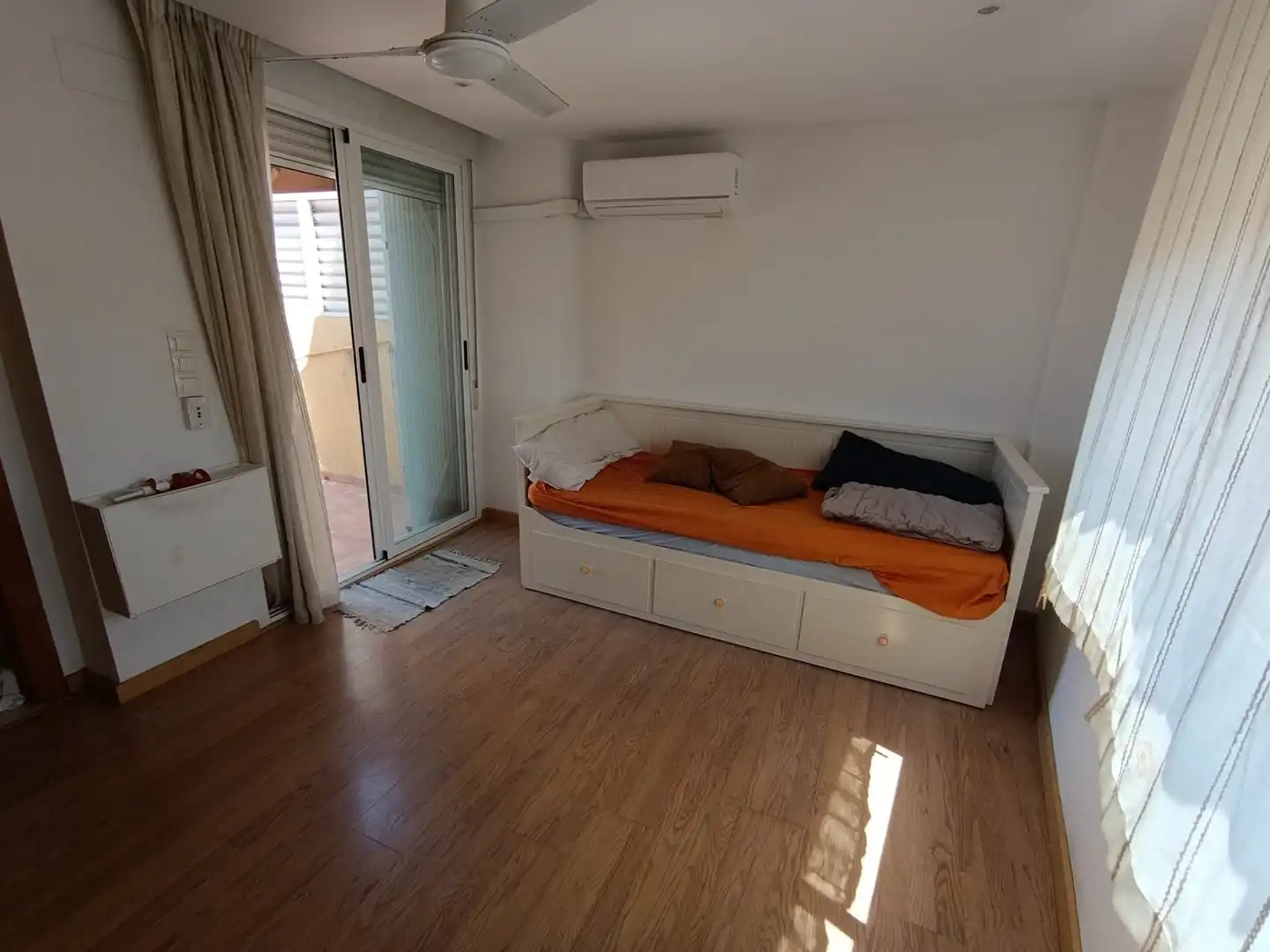 Dormitori de Casa adosada en venda en Almazora / Almassora amb Aire condicionat, Calefacció i Jardí privat