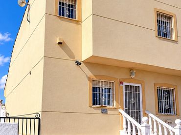 Casa a schiera con balcone in vendita a Ciudad Quesada