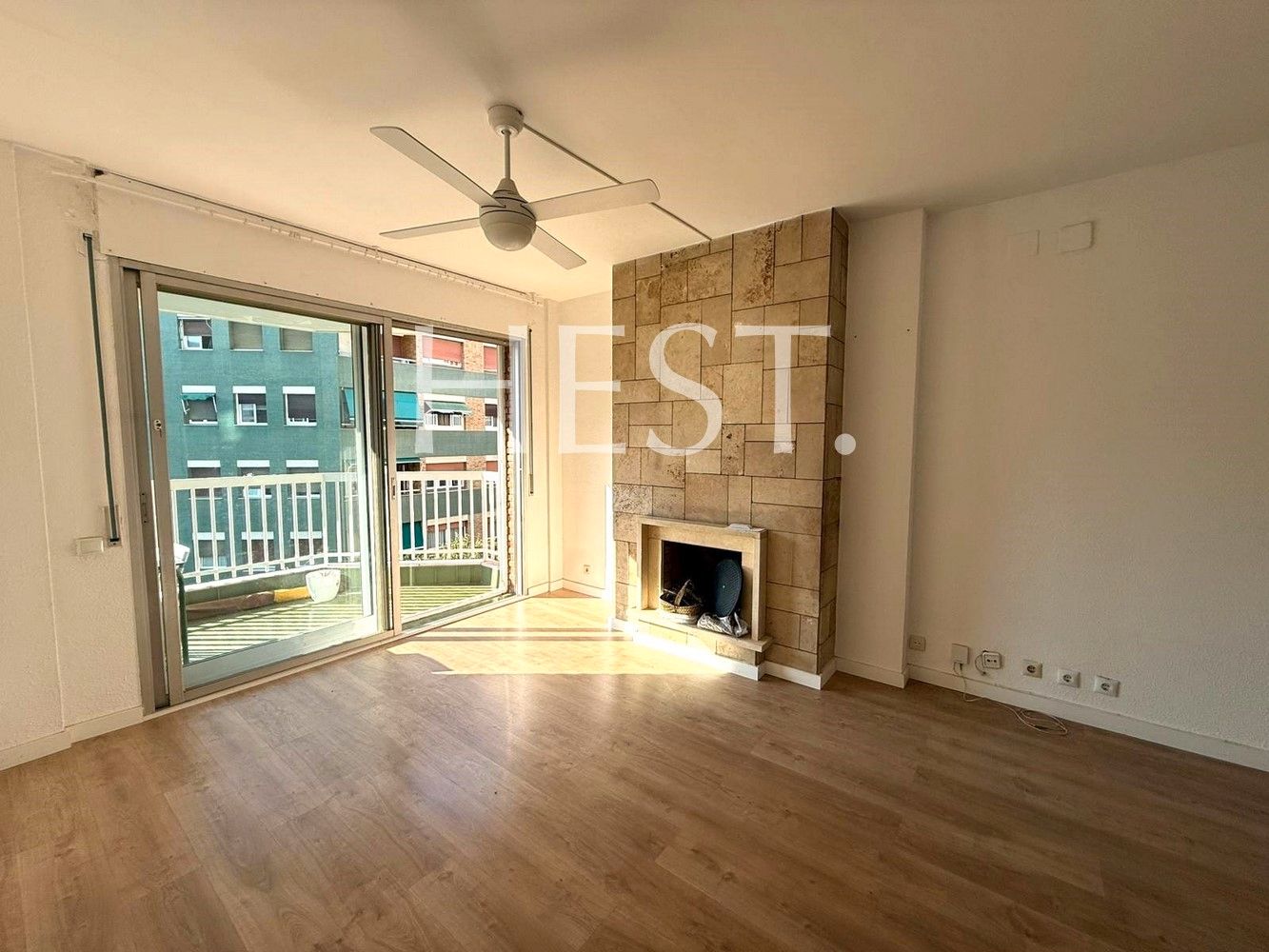 Sala d'estar de Pis en venda en  Barcelona Capital amb Calefacció, Parquet i Terrassa