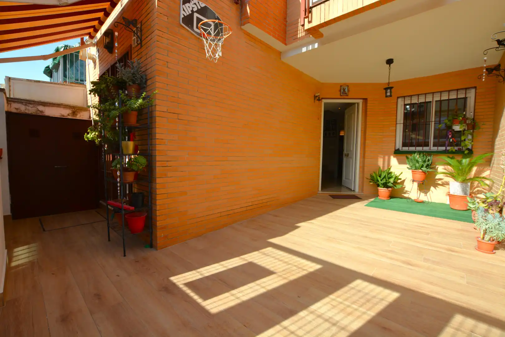 Casa adosada en venda en Bormujos amb Aire condicionat, Calefacció i Terrassa