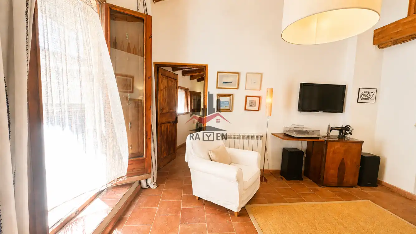 Sala d'estar de Finca rústica en venda en Vilabertran amb Calefacció
