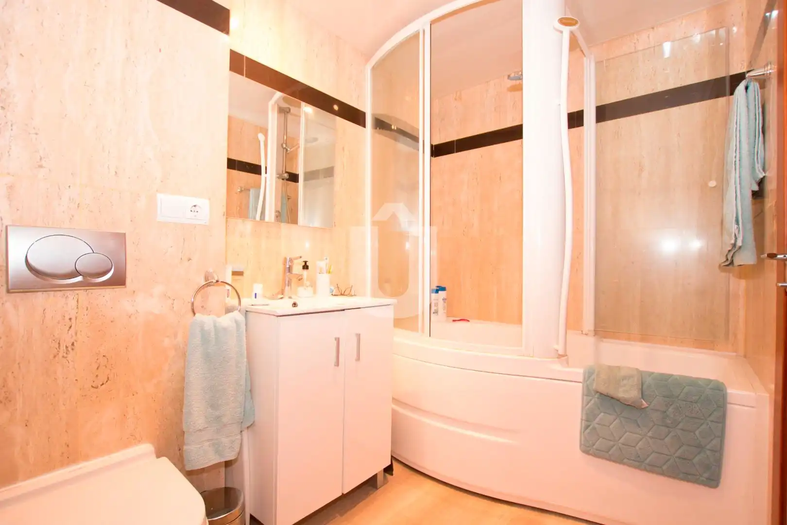 Bany de Apartament de lloguer en Valencia amb Aire condicionat, Calefacció i Piscina