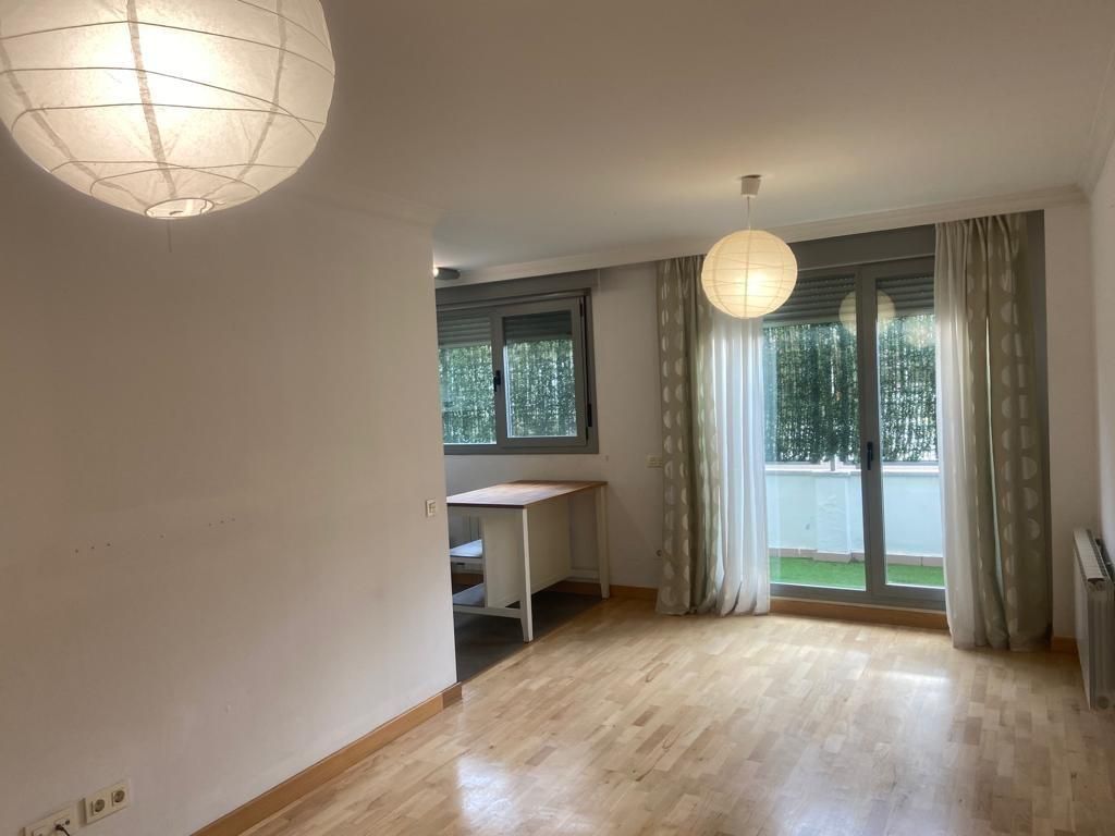 Vista exterior de Apartament en venda en Valladolid Capital amb Jardí privat i Piscina comunitària