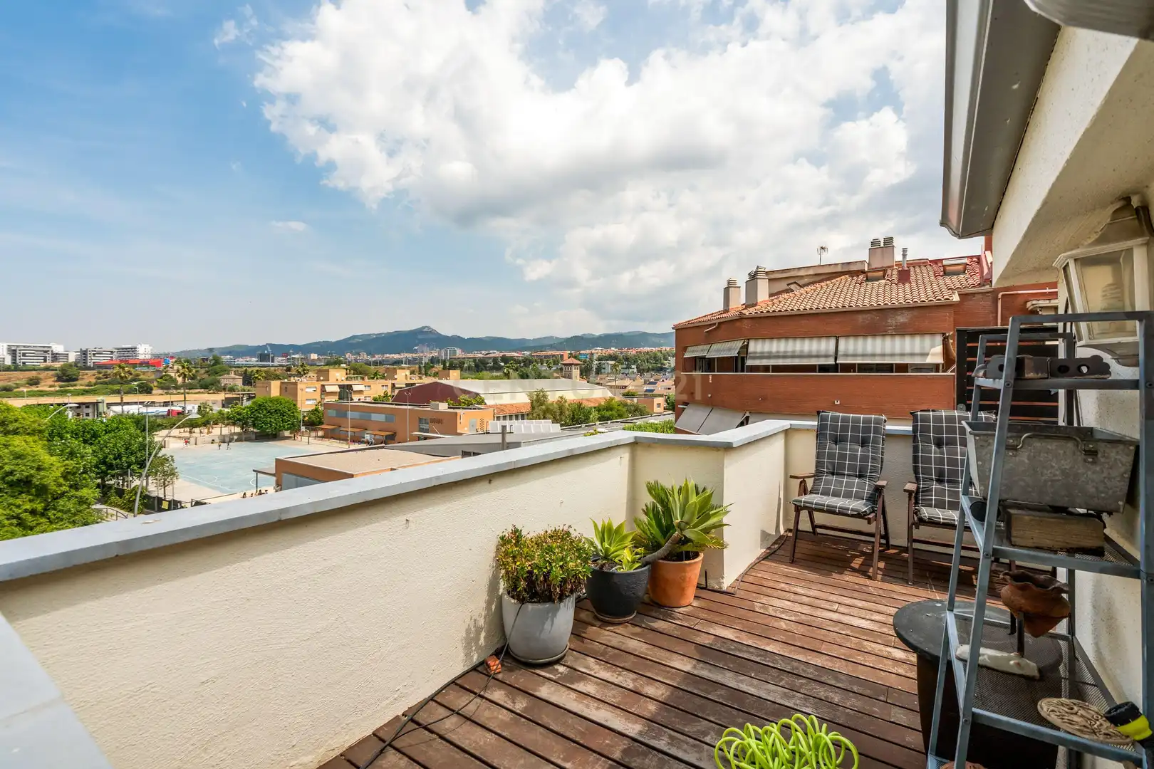 Terrassa de Apartament en venda en Sant Joan Despí amb Aire condicionat i Piscina comunitària