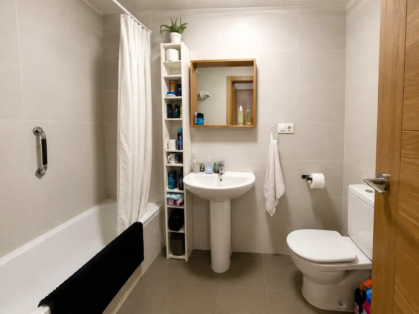 Baño de Planta baja en venta en El Astillero   con Calefacción, Trastero y Amueblado