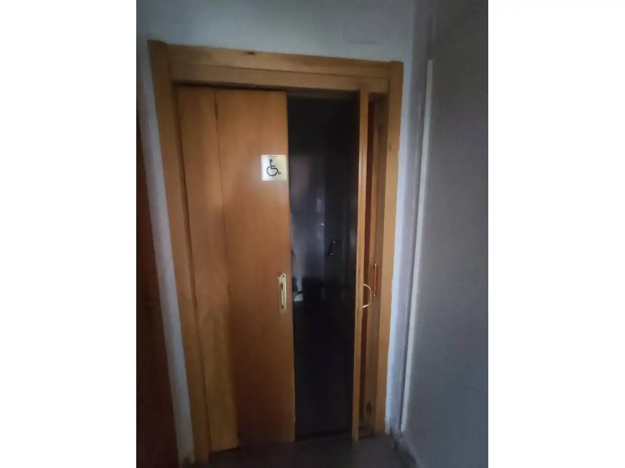 Local en venta en El Grado con Aire acondicionado