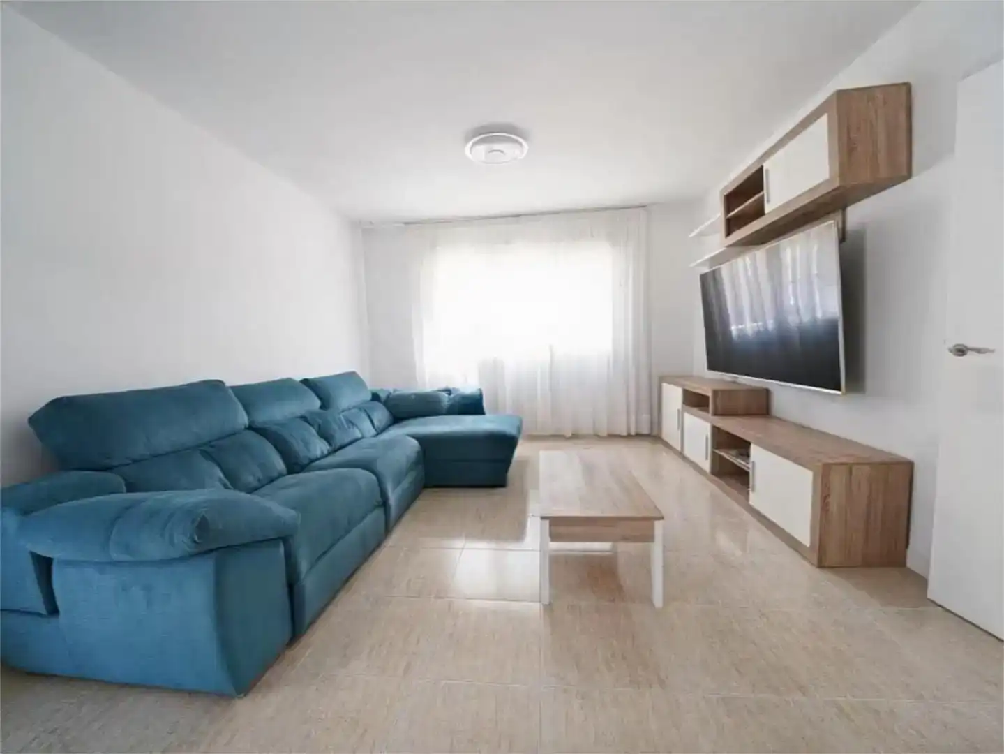 Sala d'estar de Casa o xalet en venda en El Campello amb Aire condicionat, Jardí privat i Traster