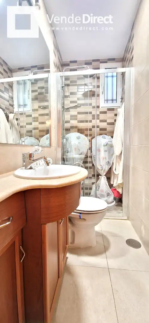 Baño de Piso en venta en Madrid con Calefacción, Parquet y Horno