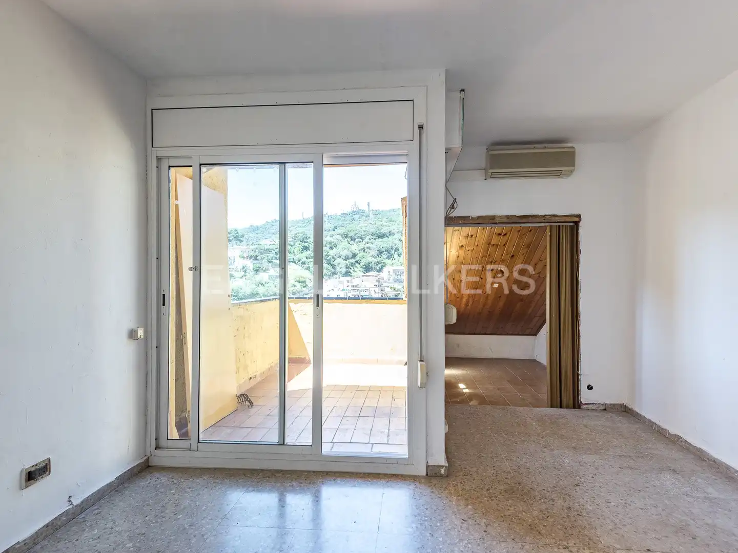 Vista exterior de Casa o xalet en venda en Barcelona amb Calefacció, Terrassa i Piscina