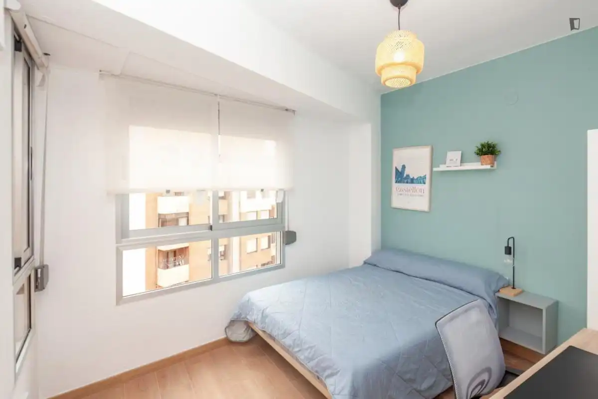 Habitación de Apartamento para compartir en Castellón de la Plana / Castelló de la Plana con Amueblado, Lavadora y Microondas