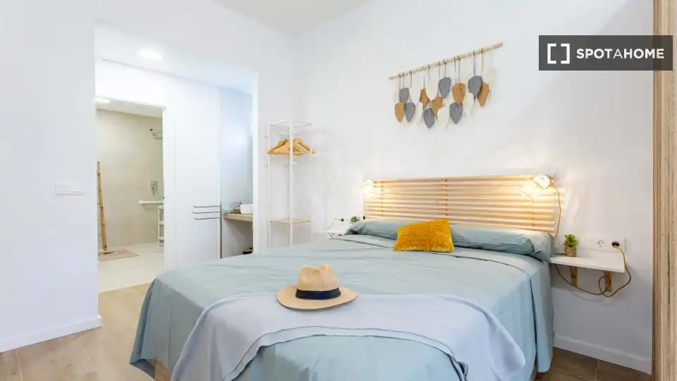 Bedroom of Flat for rent in Valencia  with Air Conditioner, Heating and Furnished