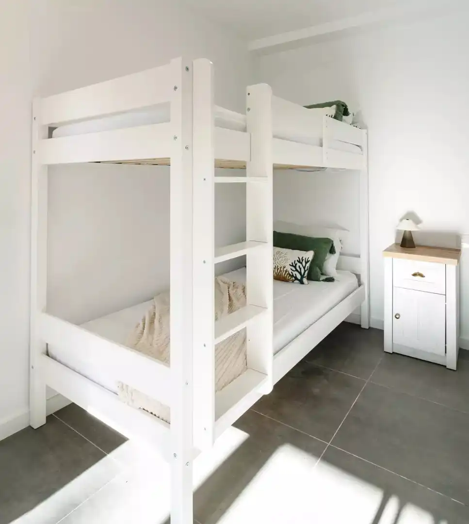 Dormitori de Apartament en venda en Empuriabrava amb Aire condicionat, Piscina i Moblat