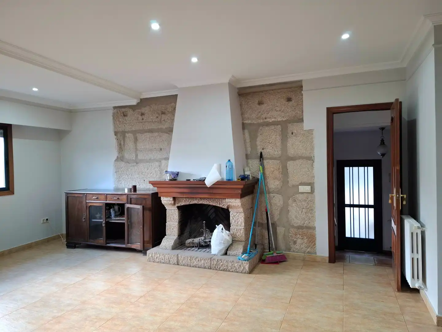 Sala d'estar de Casa adosada en venda en Ourense Capital  amb Calefacció, Jardí privat i Terrassa