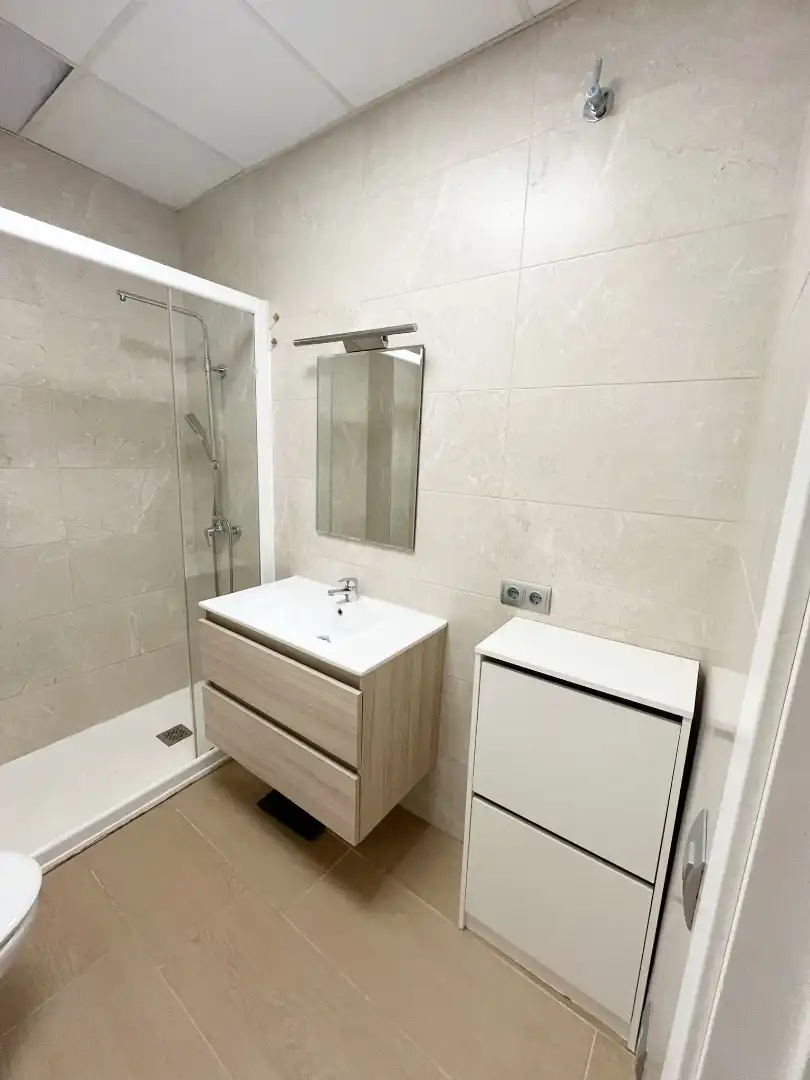 Bany de Apartament en venda en Córdoba amb Aire condicionat, Calefacció i Moblat