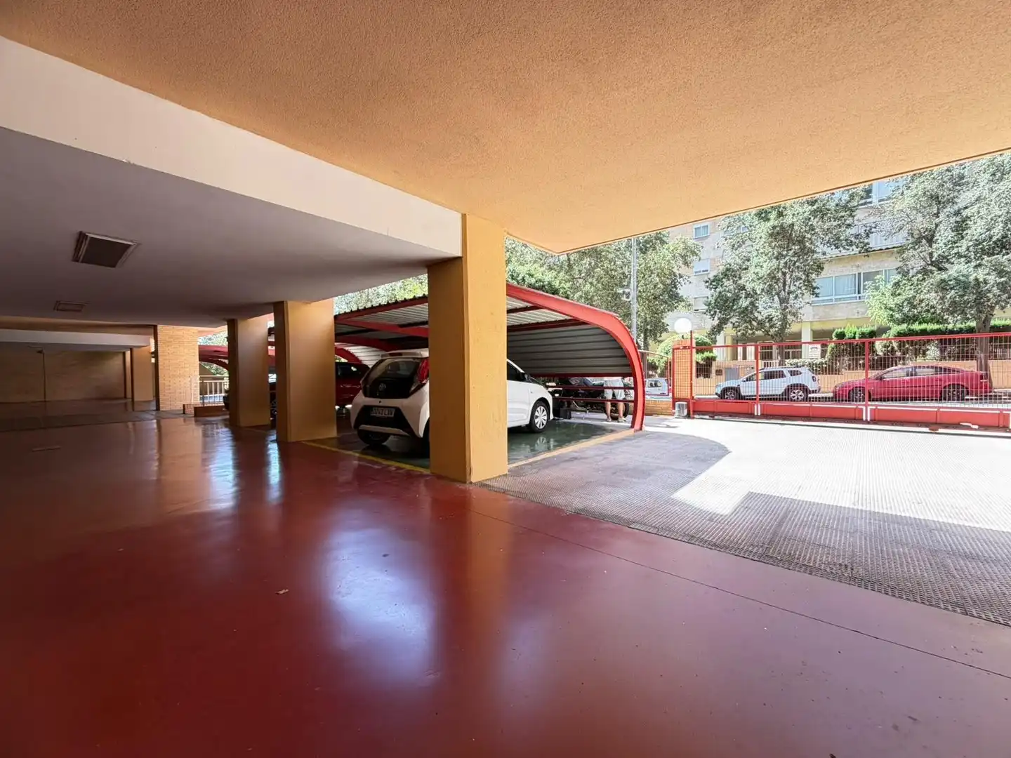 Parking de Piso de alquiler en Alicante / Alacant con Aire acondicionado, Amueblado y Piscina comunitaria