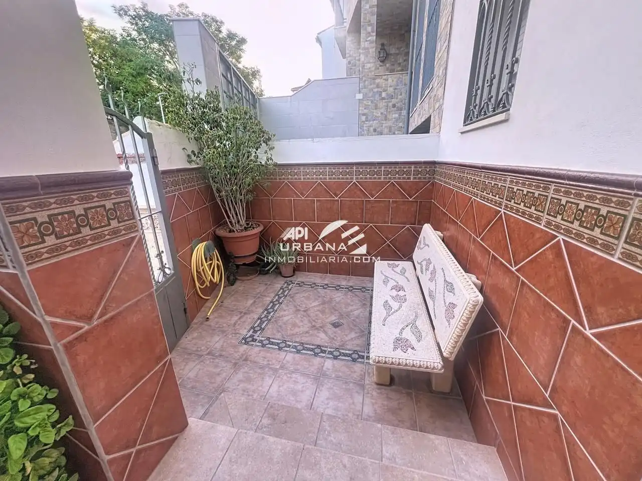 Houses for sale in Los Almendros, Jardin Lucena