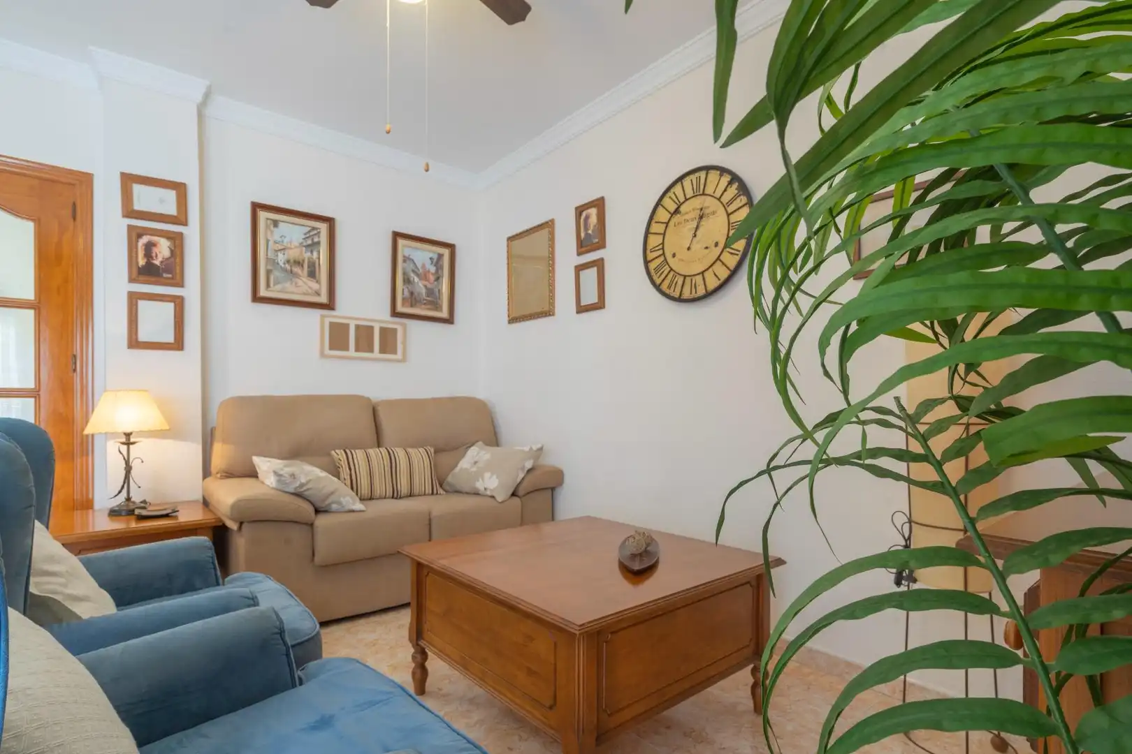 Sala d'estar de Apartament en venda en Mijas amb Aire condicionat, Terrassa i Moblat