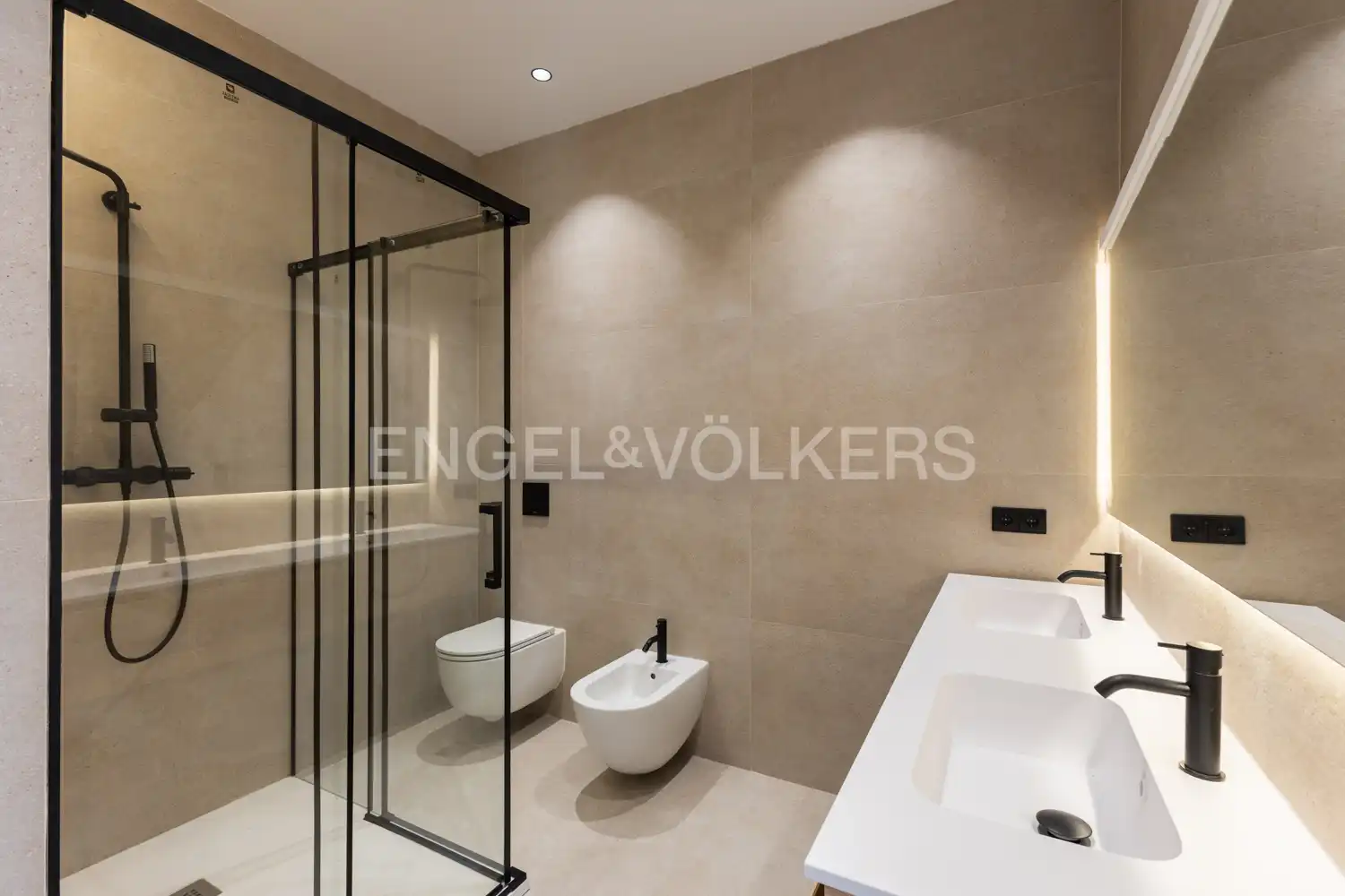 Baño de Piso en venta en Valencia con Aire acondicionado, Calefacción y Parquet